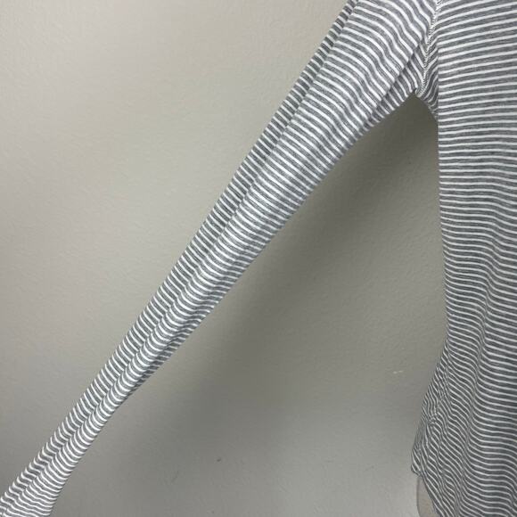 Lululemon Gray Stripe radiant Long Sleeve Wrap Front Top *8-10 - Picture 4 of 9